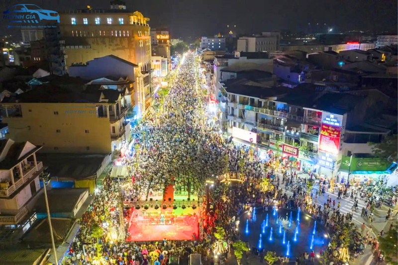 Phố đi bộ Nguyễn Huệ